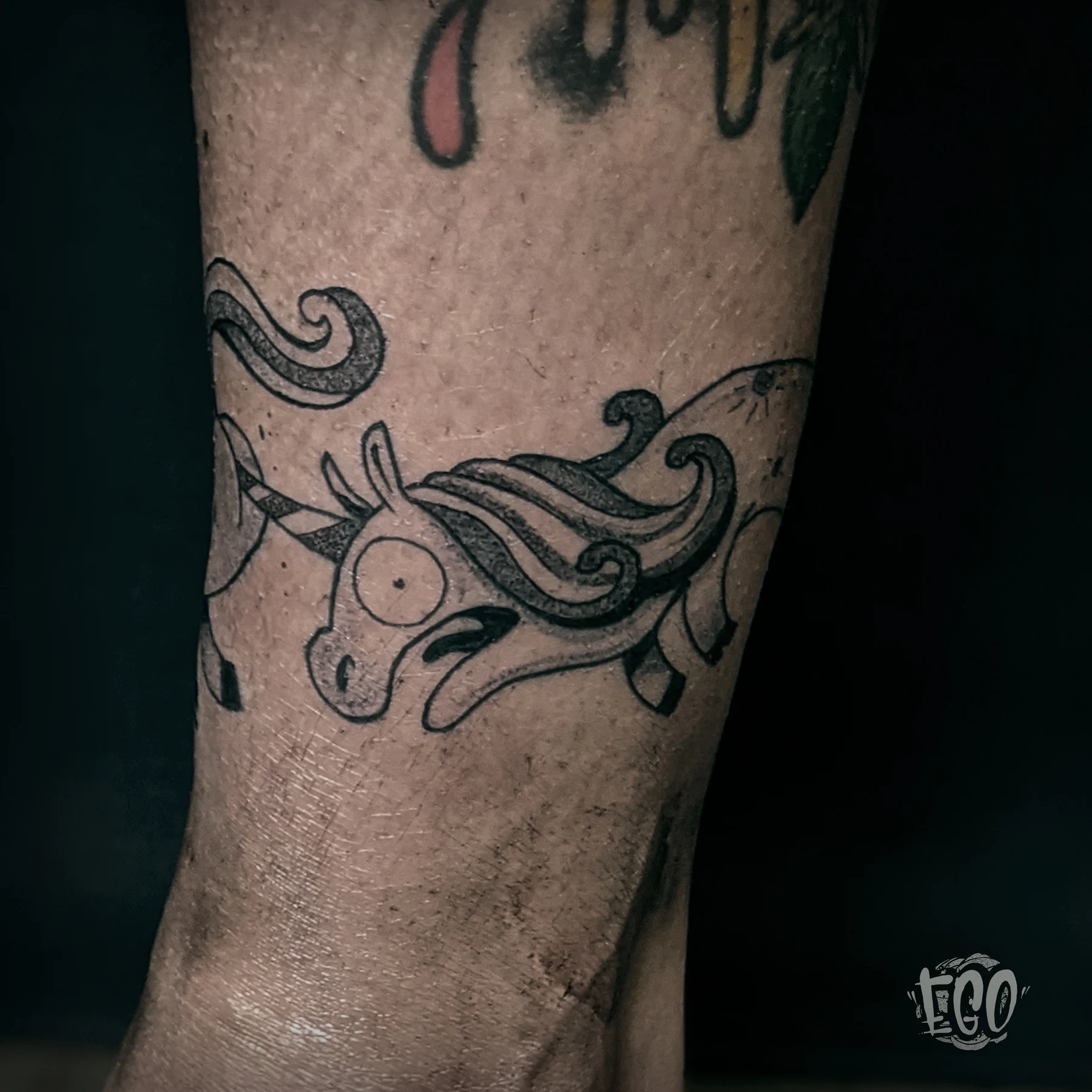 Tatouage réalisé par Ego — La Cour des Miracles