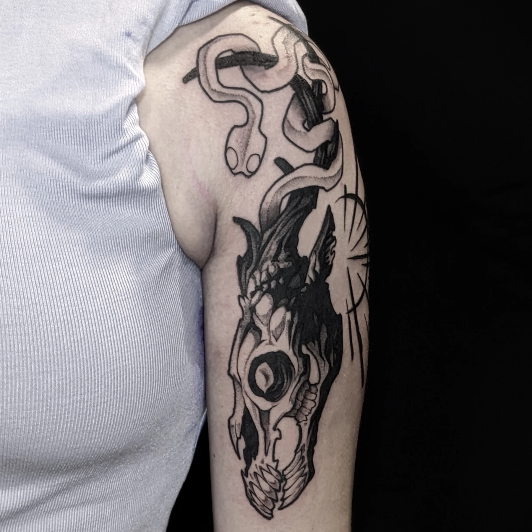 Tatouage illustratif réalisé par Ego, à Toulouse