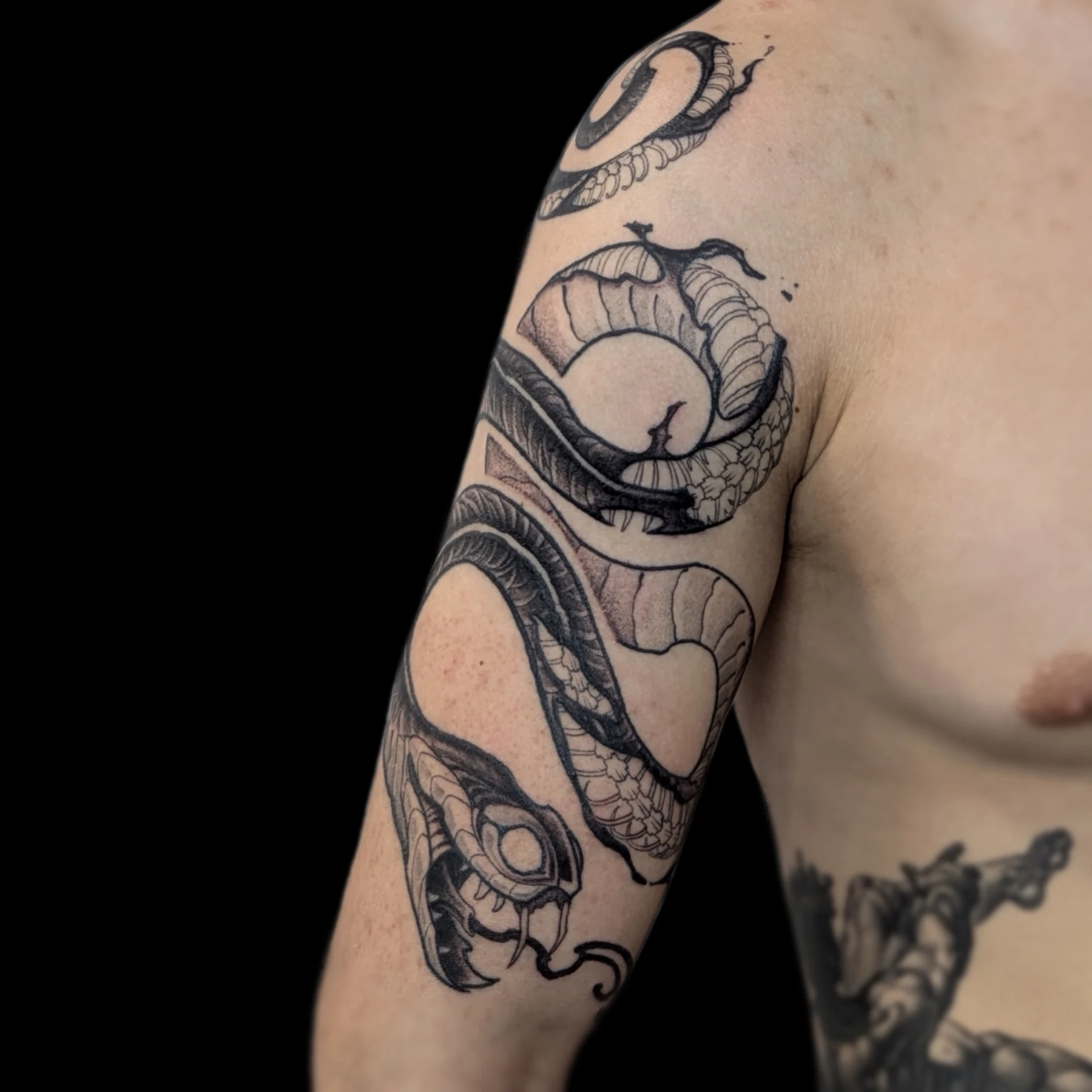 Tatouage illustratif réalisé par Ego, à Toulouse