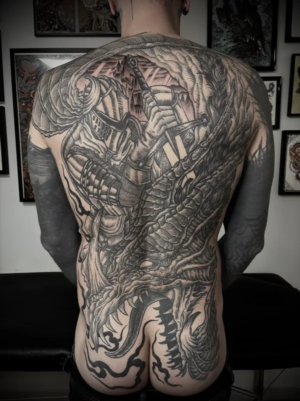 Tatouage gravure, illustratif et trad revisité réalisé par Julien L’Apostat, à Toulouse