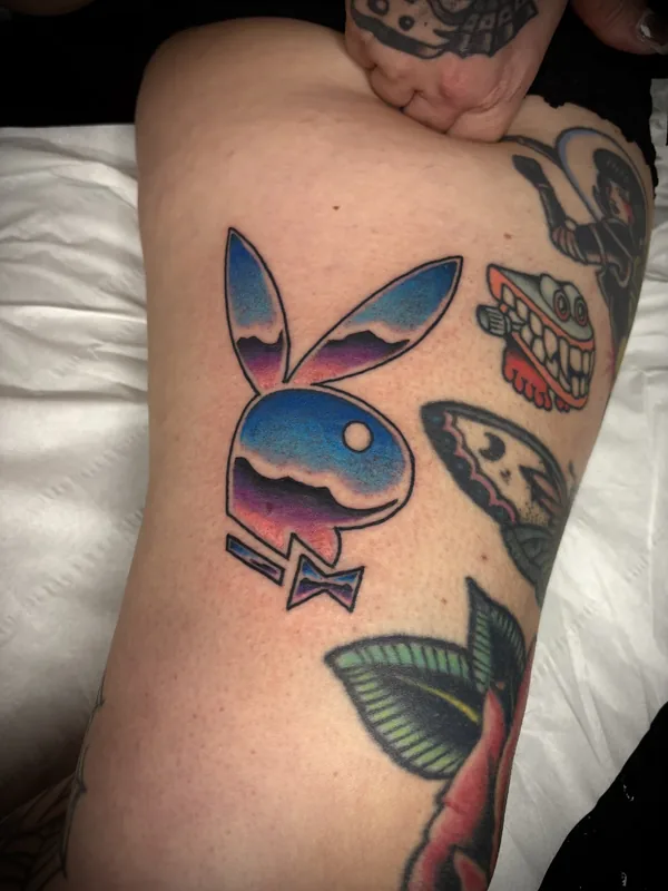 Tatouage gravure, illustratif et trad revisité réalisé par Julien L’Apostat, à Toulouse