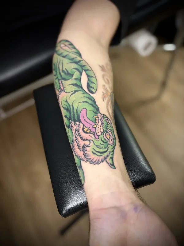 Tatouage gravure, illustratif et trad revisité réalisé par Julien L’Apostat, à Toulouse