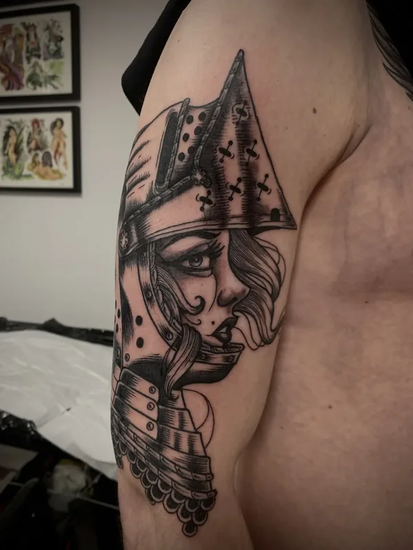Tatouage gravure, illustratif et trad revisité réalisé par Julien L’Apostat, à Toulouse