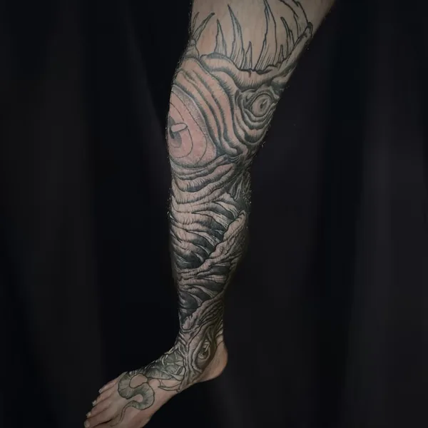 Tatouage gravure, illustratif et trad revisité réalisé par Julien L’Apostat, à Toulouse