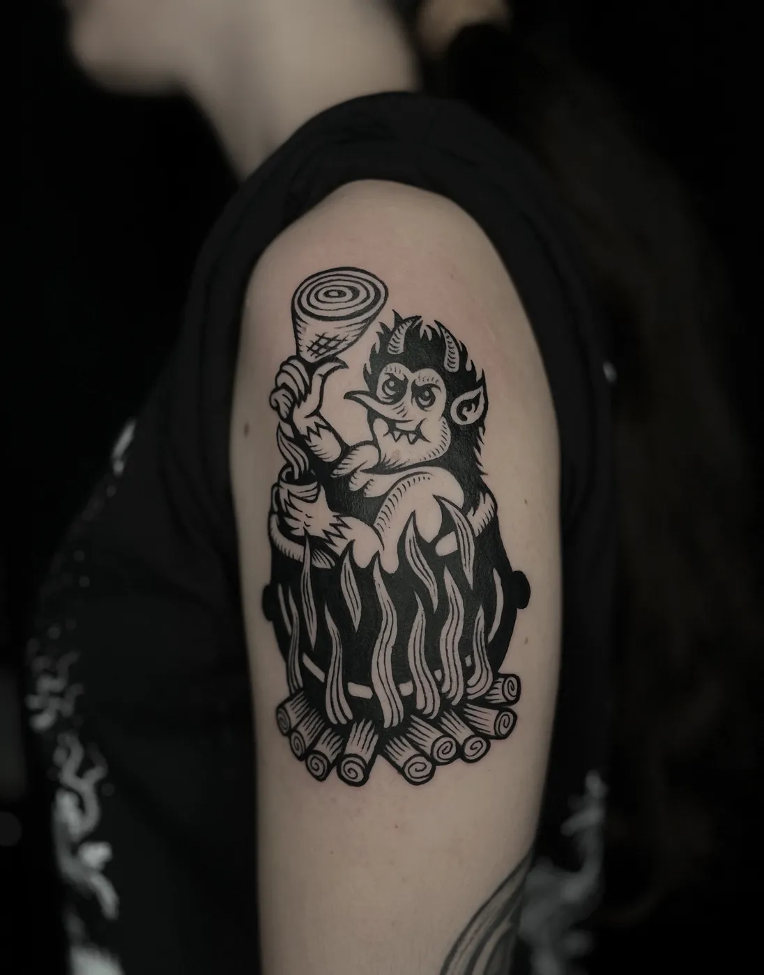 Tatouage blackwork réalisé par Loren De Fer, à Toulouse