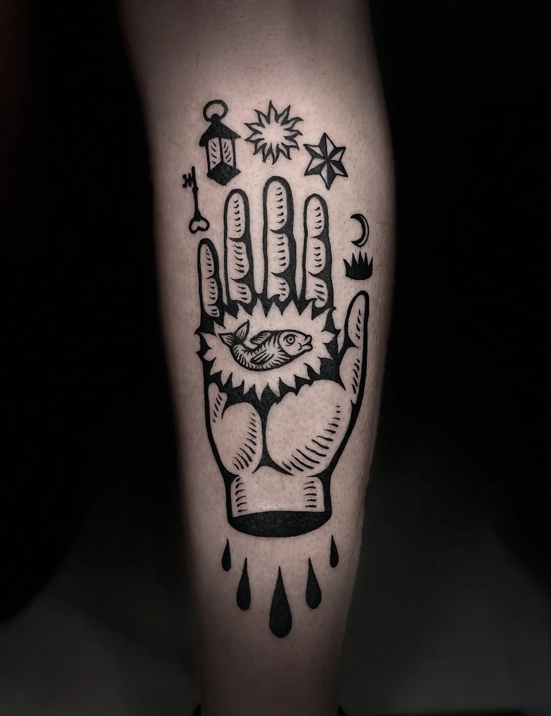 Tatouage blackwork réalisé par Loren De Fer, à Toulouse