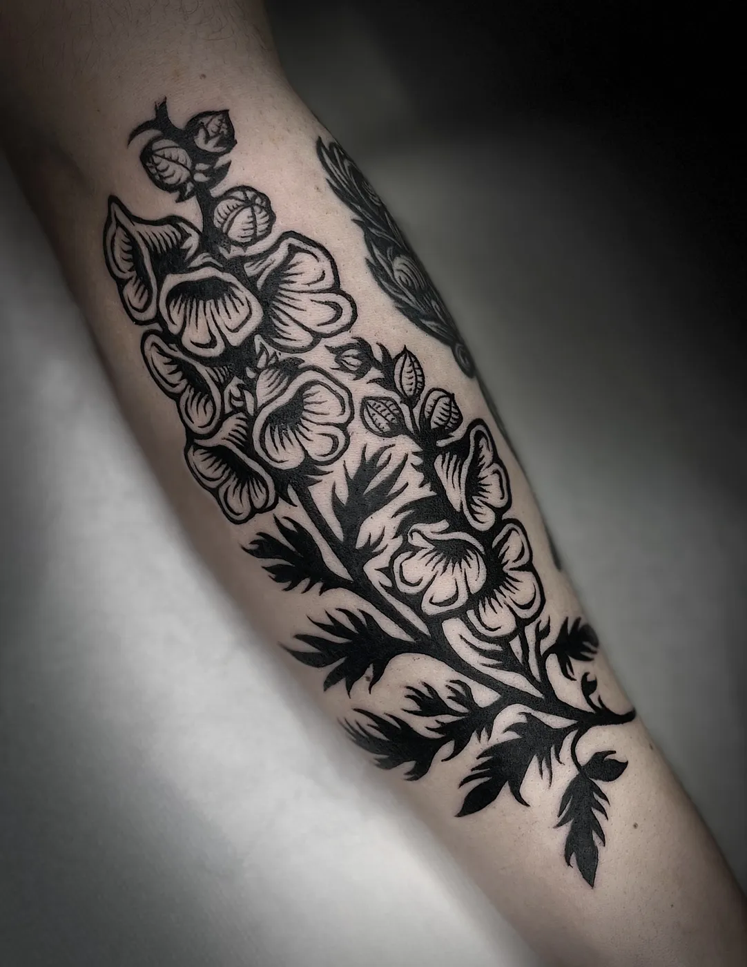 Tatouage blackwork réalisé par Loren De Fer, à Toulouse
