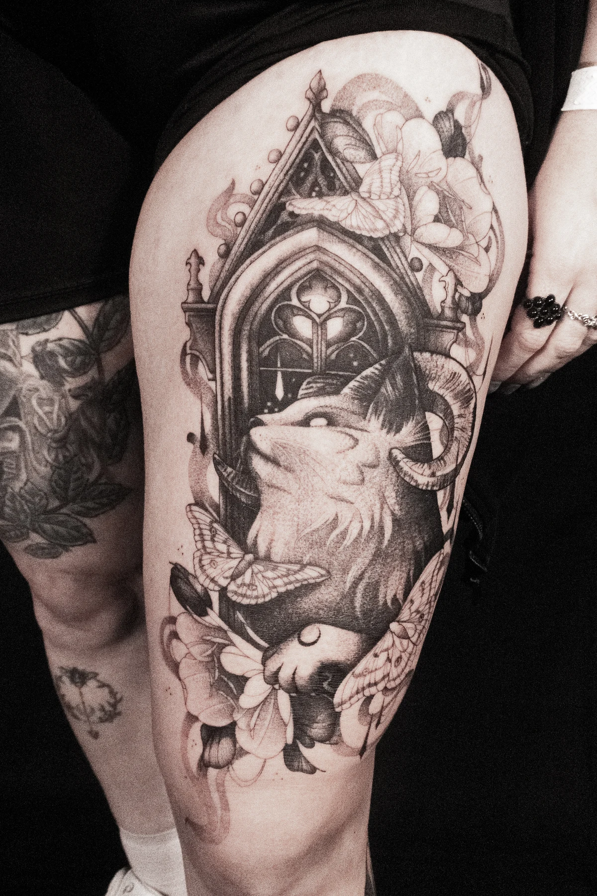Tatouage fineline réalisé par May, à Toulouse