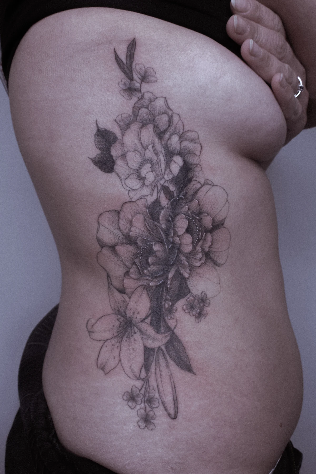 Tatouage fineline réalisé par May, à Toulouse