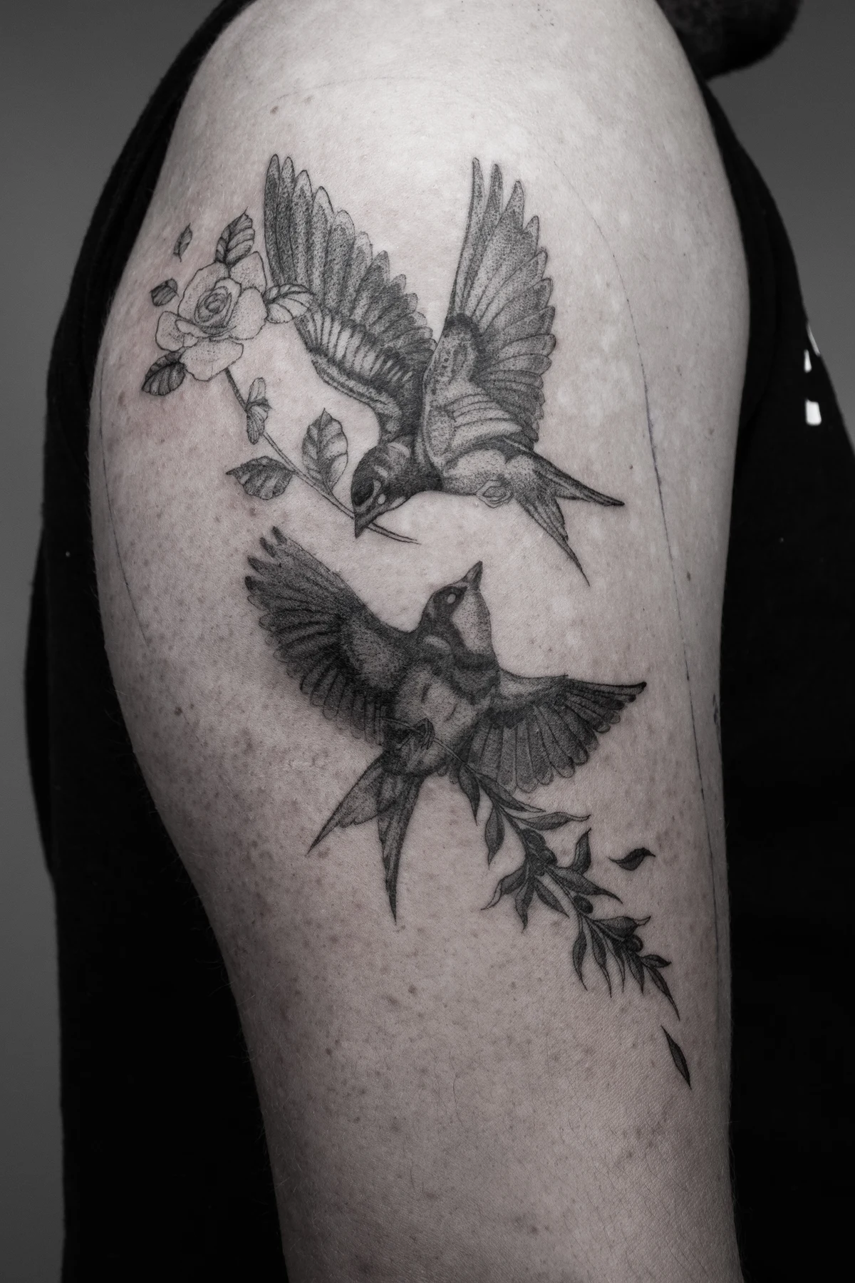 Tatouage fineline réalisé par May, à Toulouse