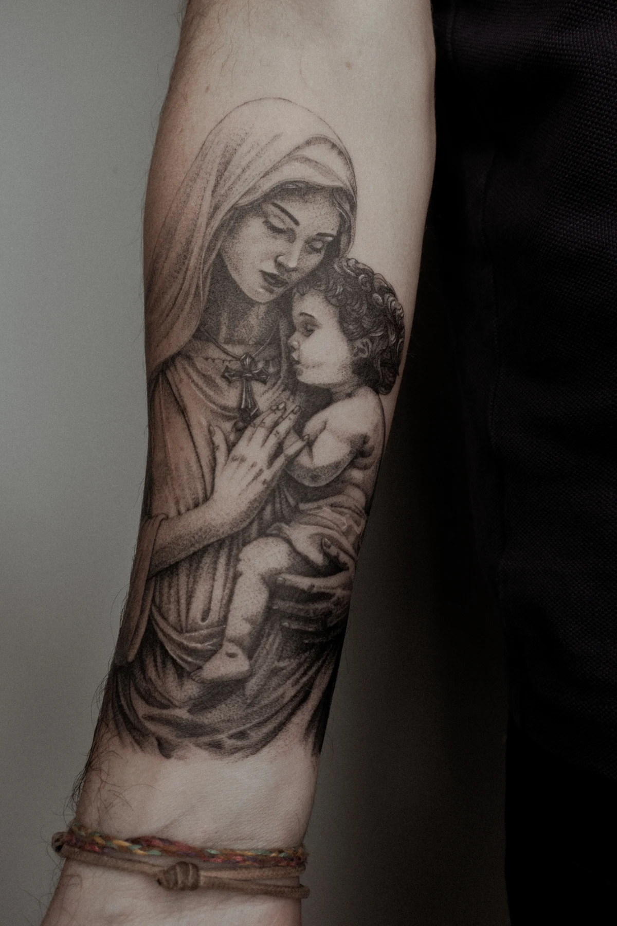 Tatouage fineline réalisé par May, à Toulouse
