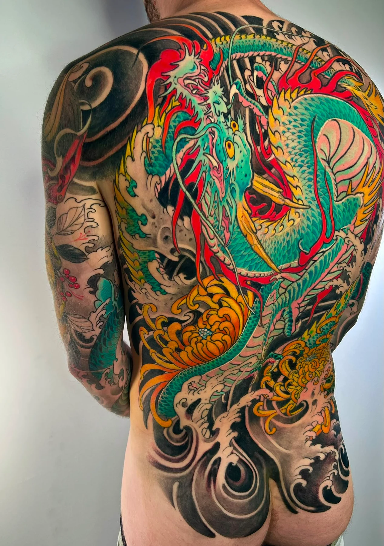 Dragon japonais, dos complet en couleur — tatouage de Piero, La Cour des Miracles