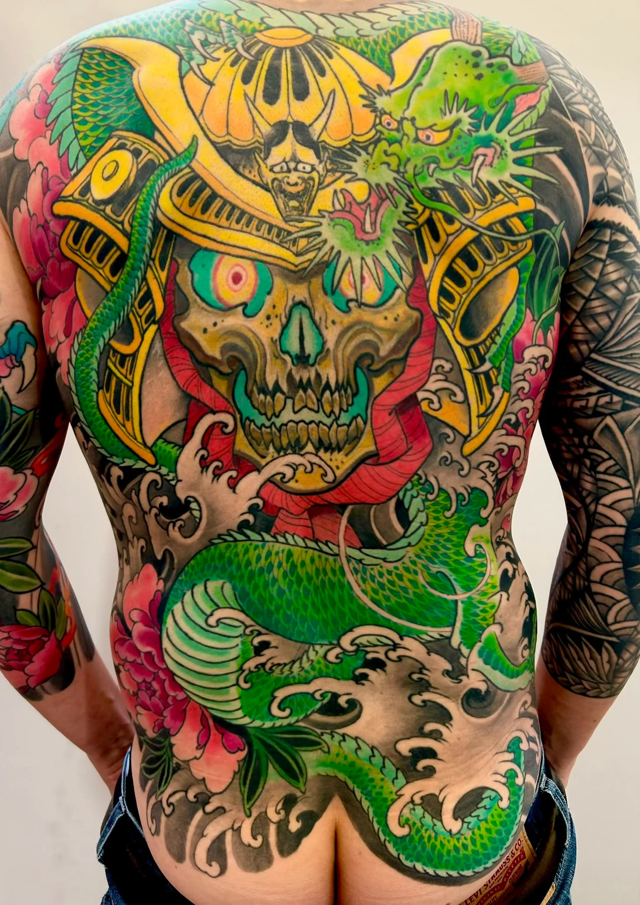 Masque de samouraï et dragon, dos complet en couleur — tatouage de Piero, La Cour des Miracles