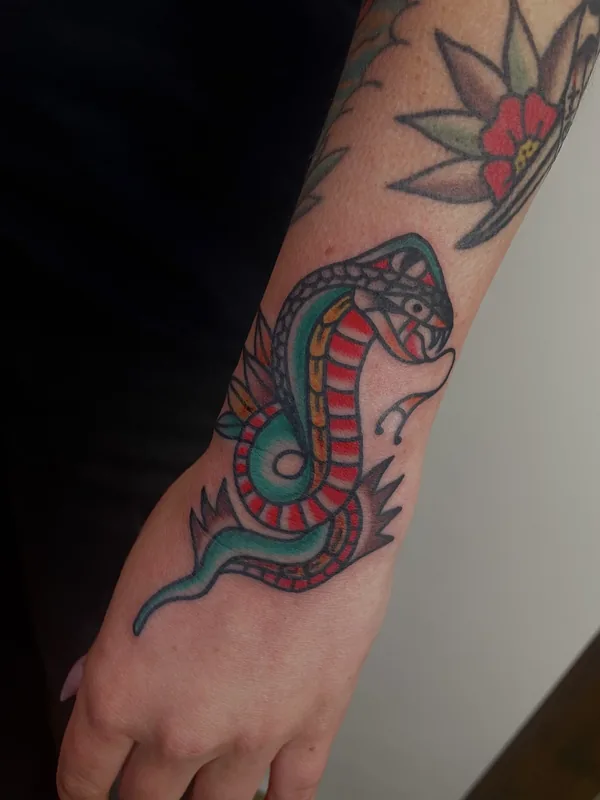 Tatouage traditionnel et old school réalisé par P00rlyformed, à Toulouse