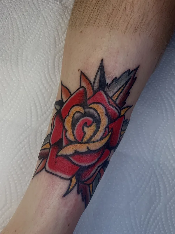 Tatouage traditionnel et old school réalisé par P00rlyformed, à Toulouse