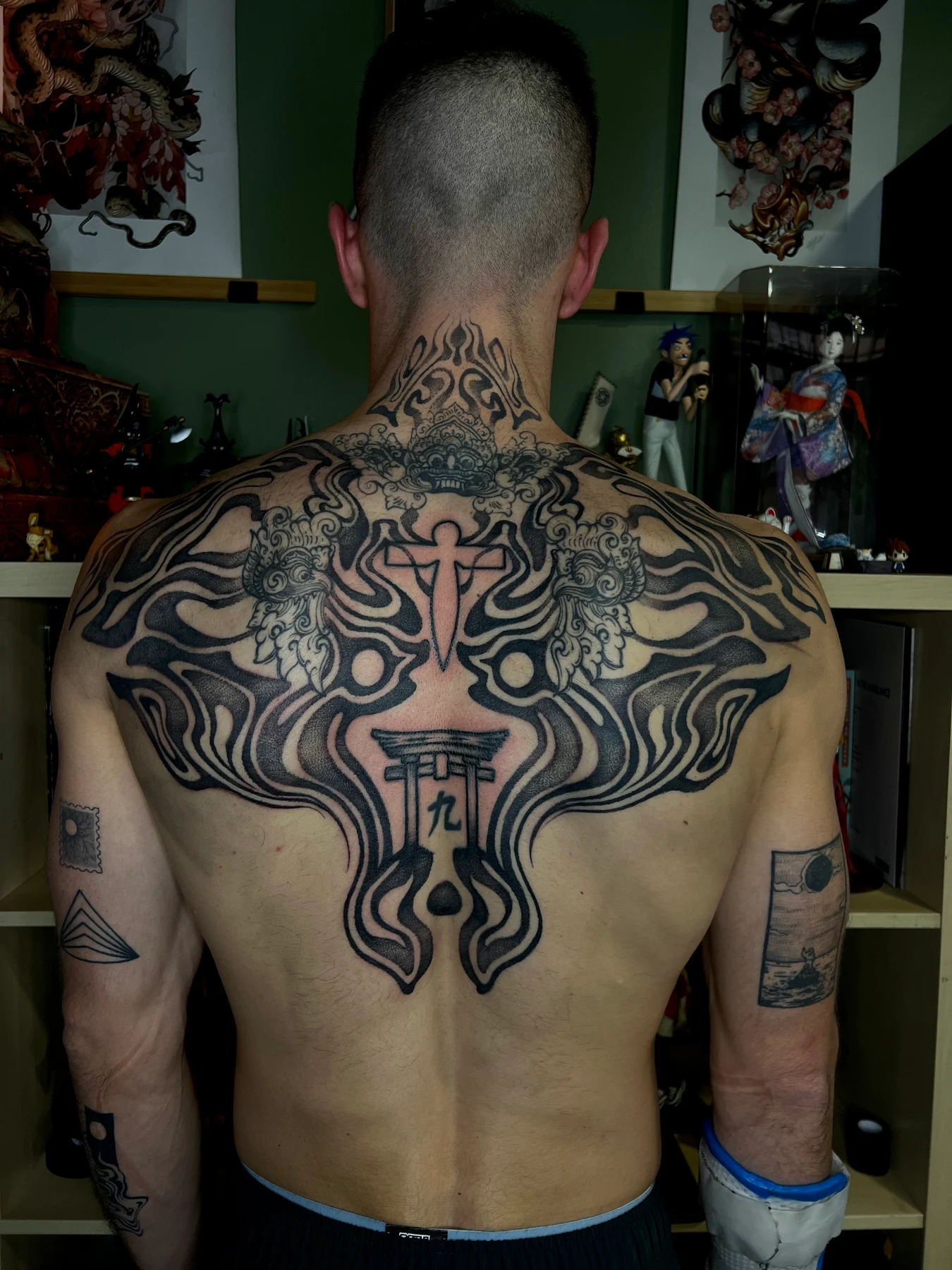 Tatouage manga réalisé par Sato, à Toulouse