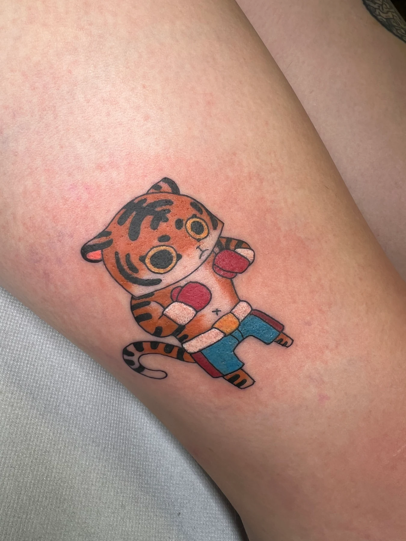 Tatouage manga réalisé par Sato, à Toulouse